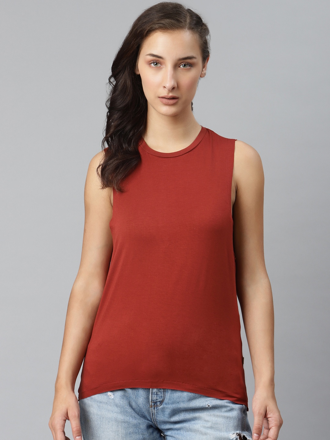 

The Roadster Lifestyle Co Women Rust Red Solid Anti-Bacterial Finish Round Neck T-shirt