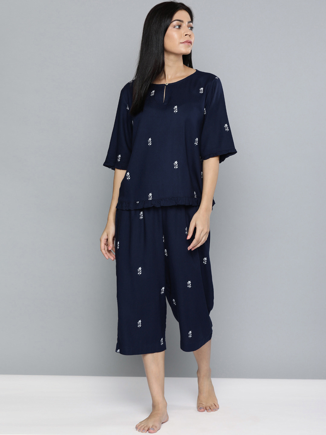 

Chemistry Women Navy Blue & White Floral Printed Night Suit