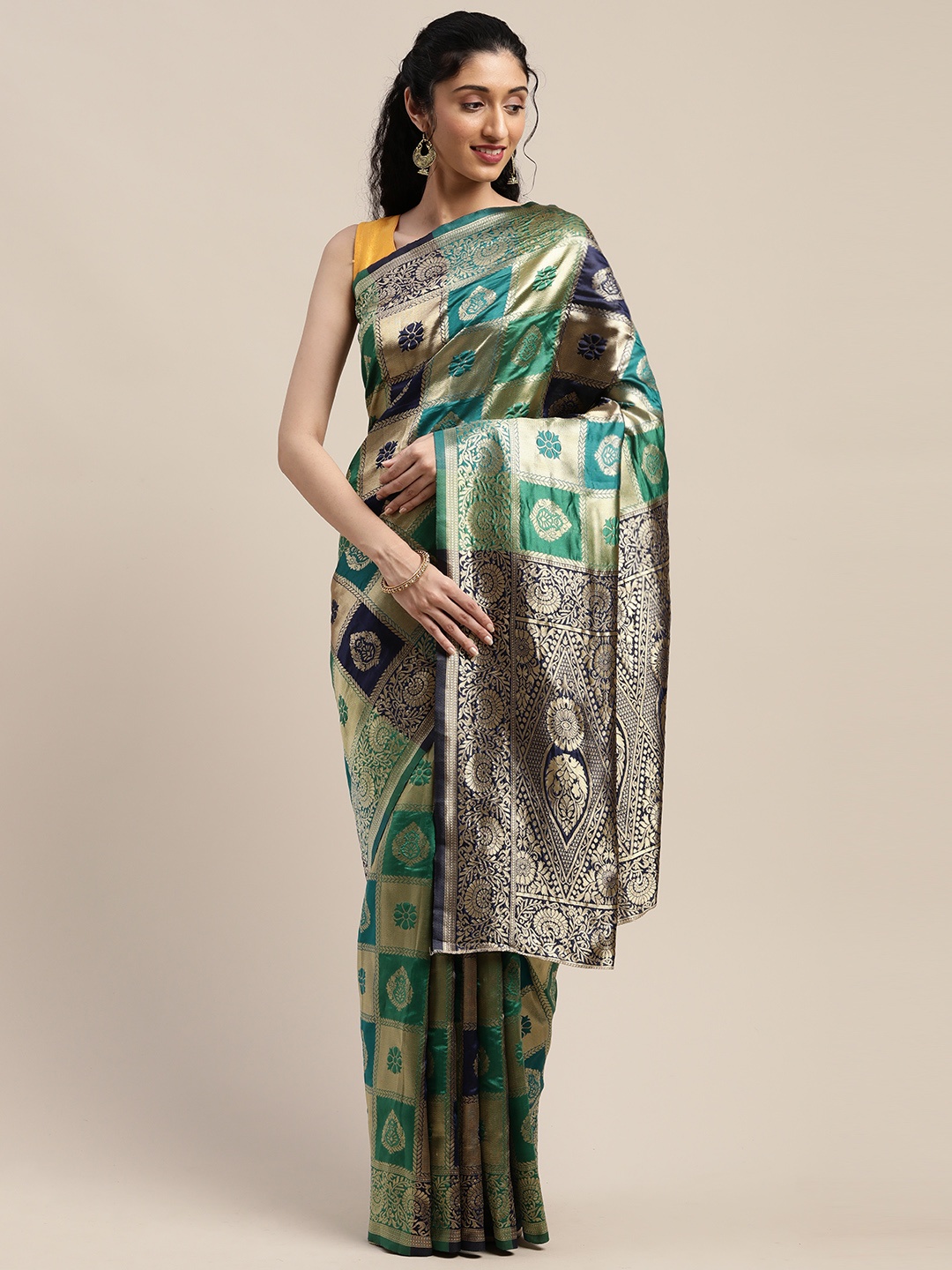 

Mitera Green & Gold-Toned Silk Blend Woven Design Patola Saree