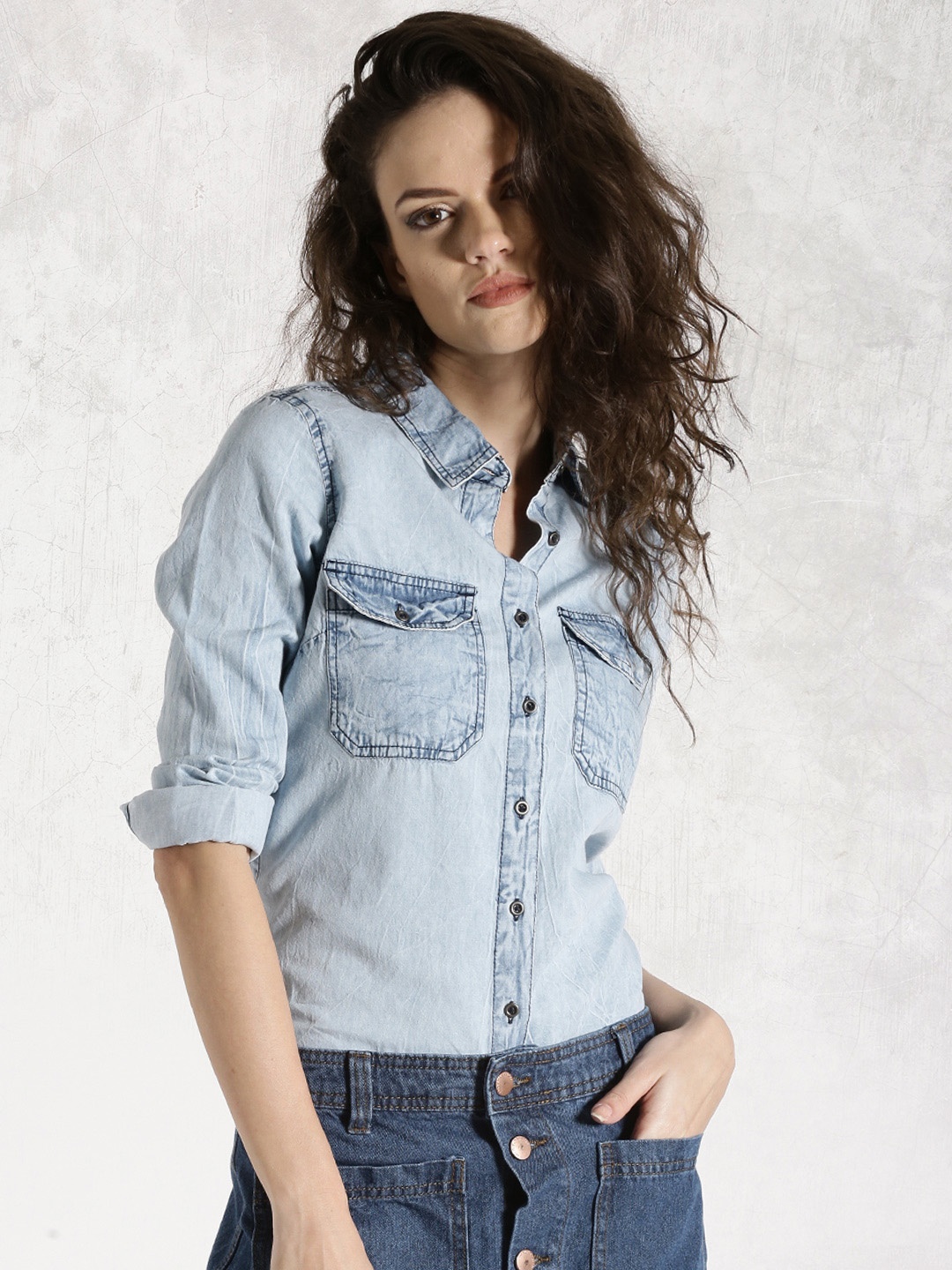 

Roadster Blue Washed Denim Casual Shirt