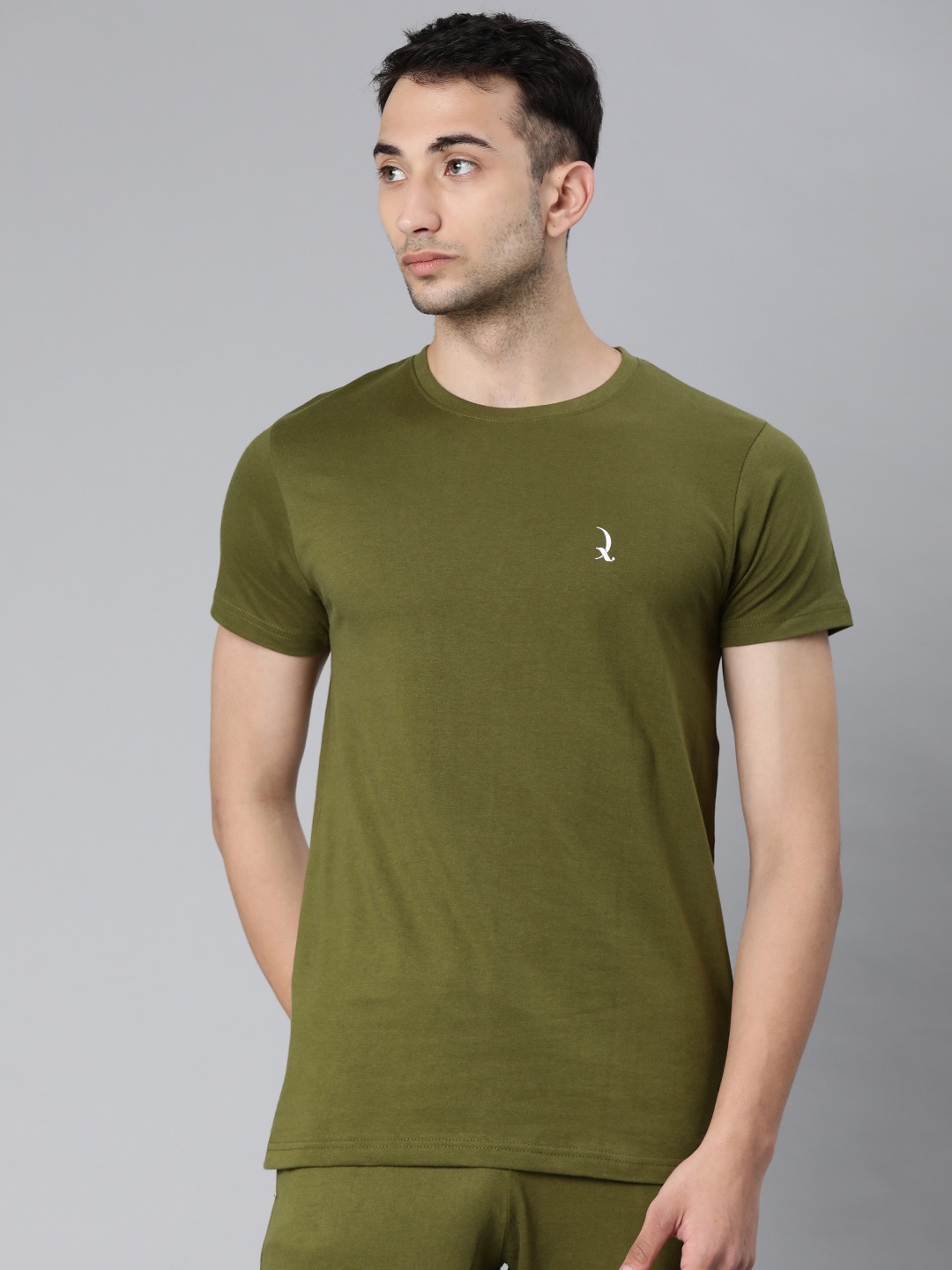 

QUARANTINE Men's Olive Solid T-shirt