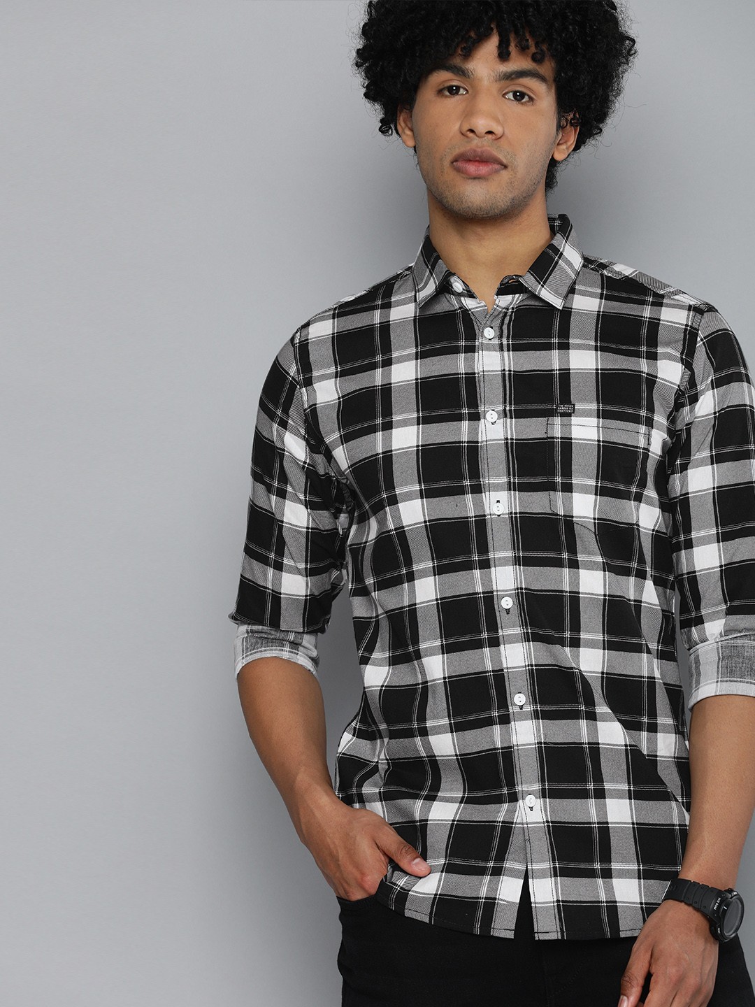 

The Indian Garage Co Men Black & White Checked Pure Cotton Casual Shirt