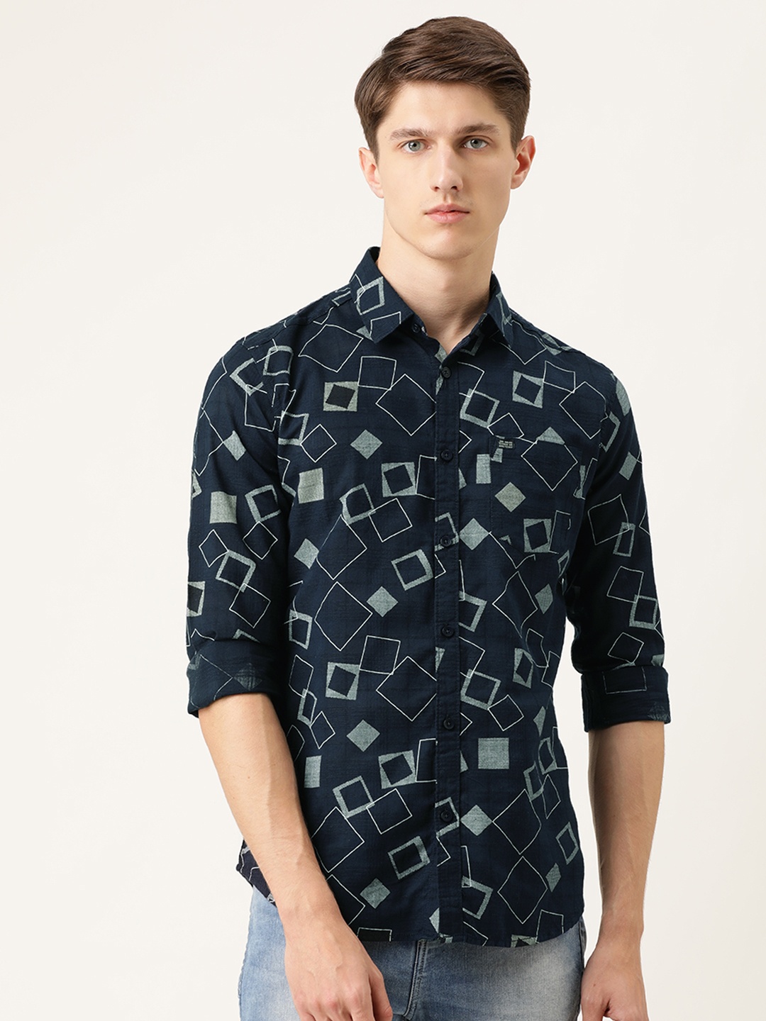 

The Indian Garage Co Men Navy Blue & White Slim Fit Printed Casual Shirt