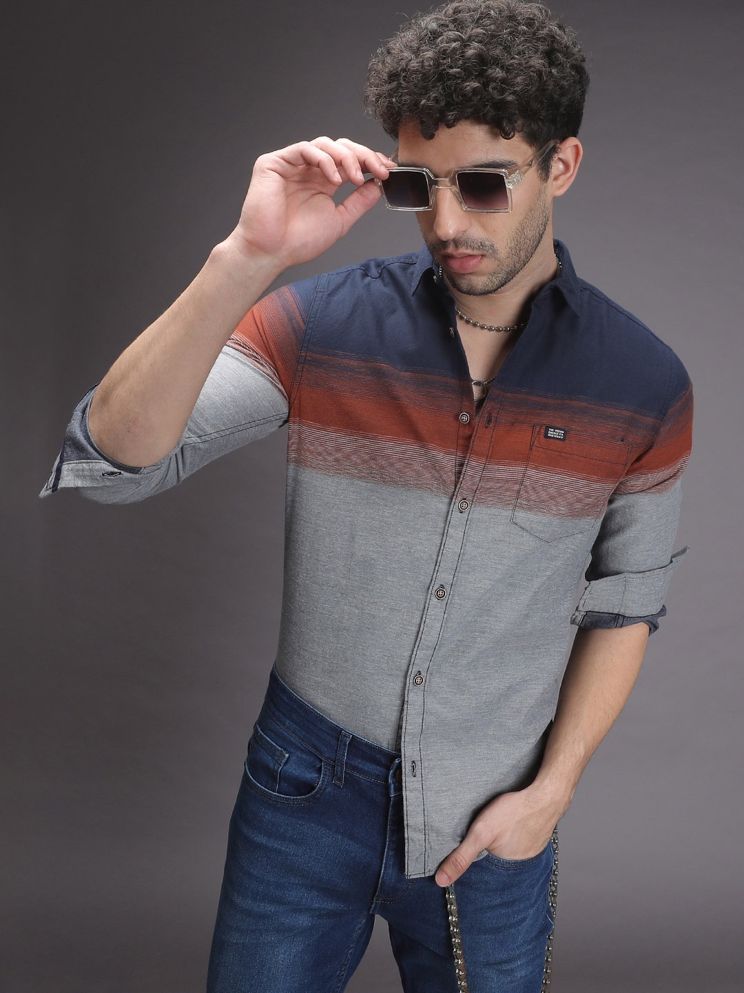

The Indian Garage Co Men Navy Blue & Grey Slim Fit Colourblocked Casual Shirt