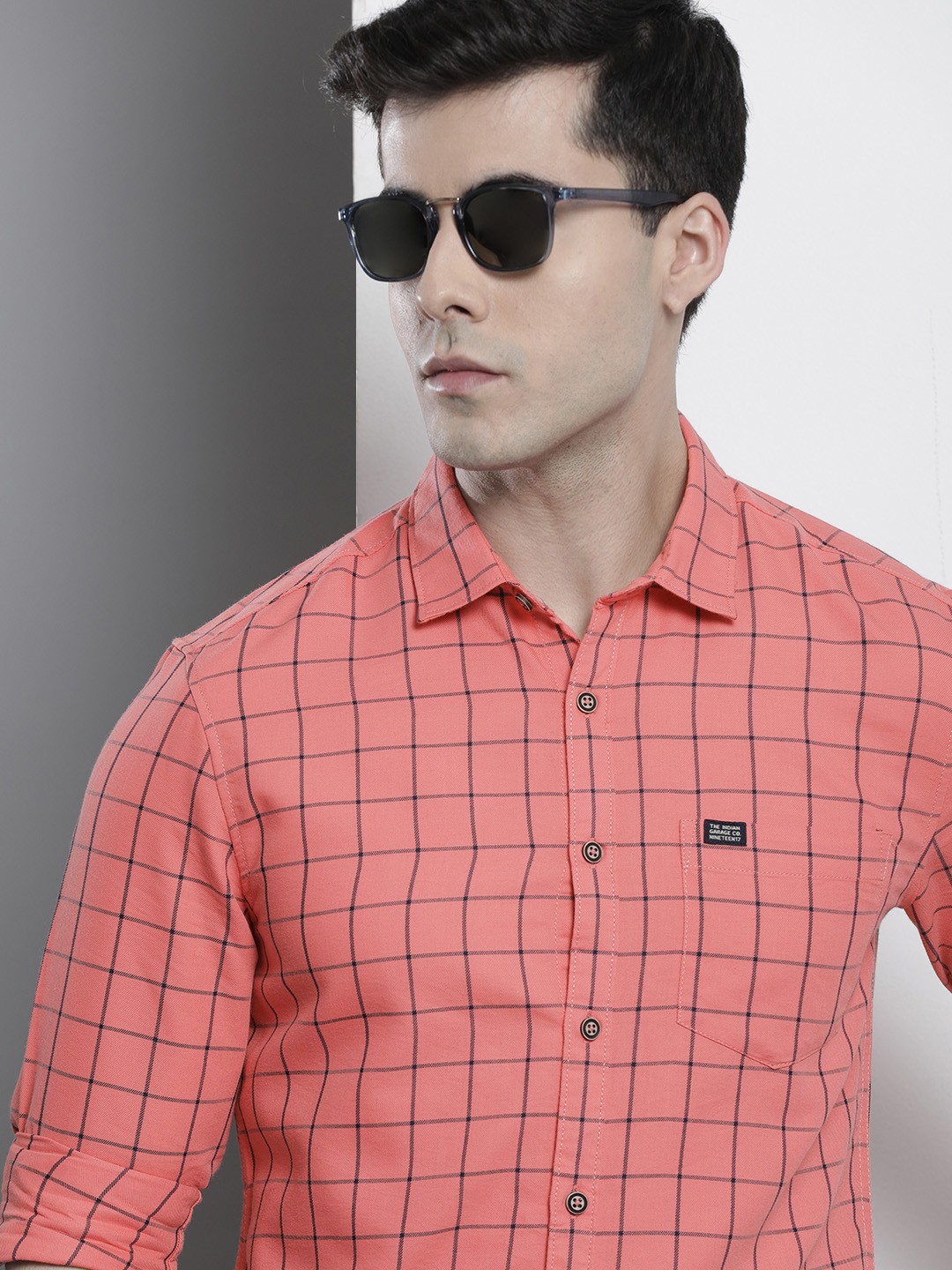 

The Indian Garage Co Men Coral Slim Fit Windowpane Checked Casual Shirt