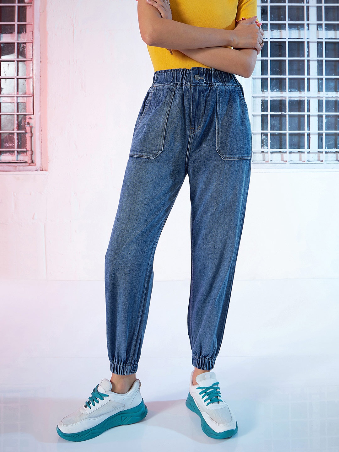 

SASSAFRAS Women Blue Cotton Relaxed Fit High-Rise Solid Cropped Joggers