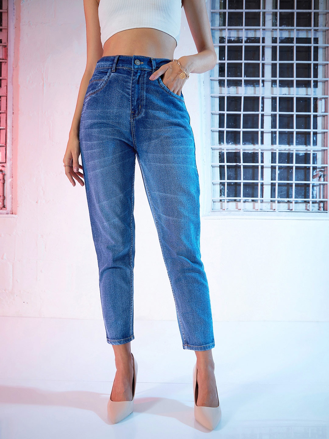 

SASSAFRAS Women Blue Pure Cotton Relaxed Fit High-Rise Clean Look Cropped Jeans