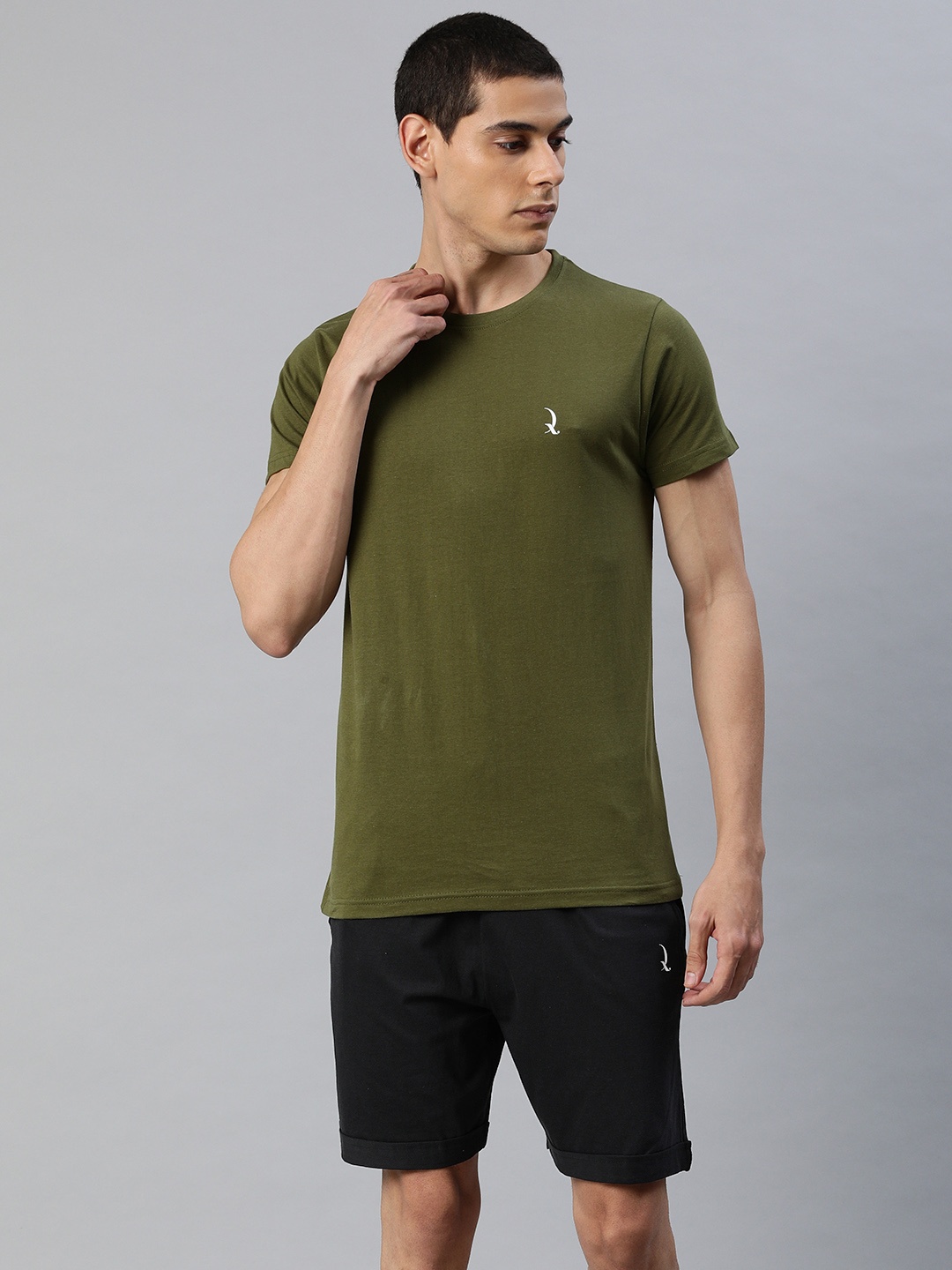 

QUARANTINE Men Olive Green & Black Solid Night suit