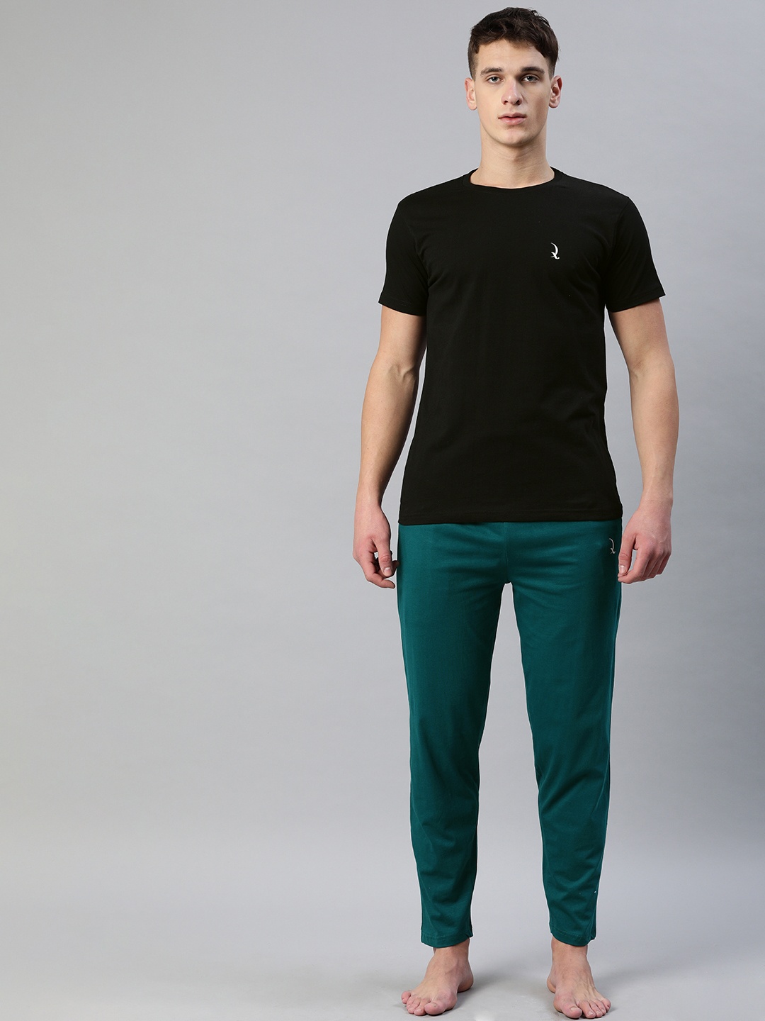 

QUARANTINE Men Black & Green Solid Night suit