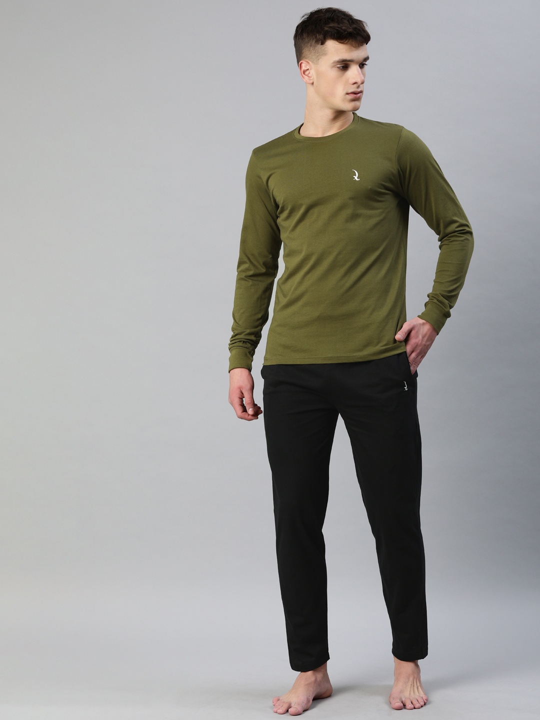 

QUARANTINE Men Olive Green & Black Solid Night suit