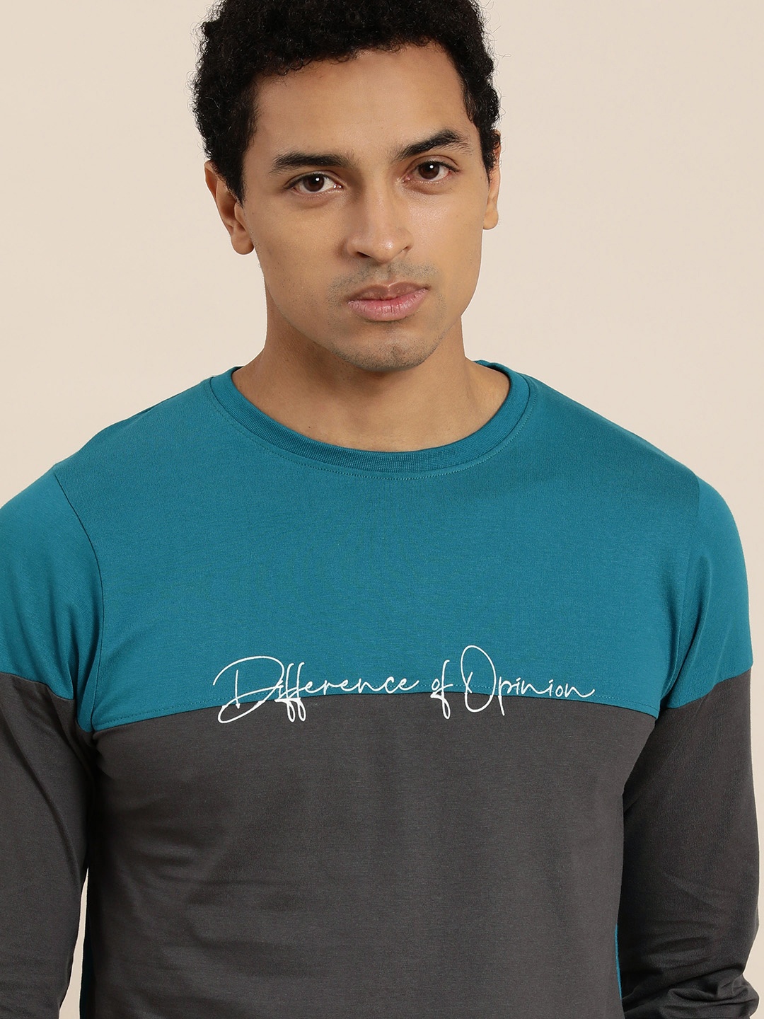 

Difference of Opinion Men Blue Charcoal Grey Colourblocked Round Neck Pure Cotton T-shirt