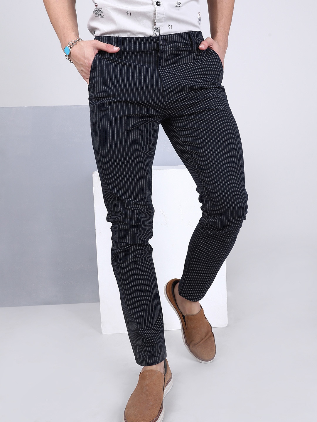 

The Indian Garage Co Men Navy Blue & White Slim Fit Striped Chinos