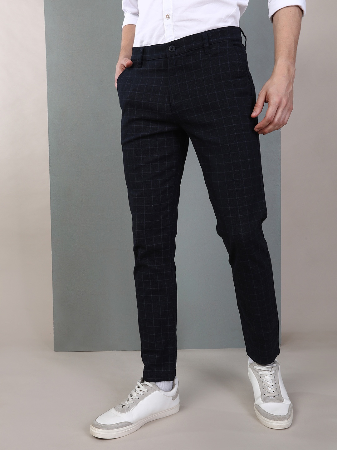 

The Indian Garage Co Men Navy Blue Slim Fit Checked Chinos