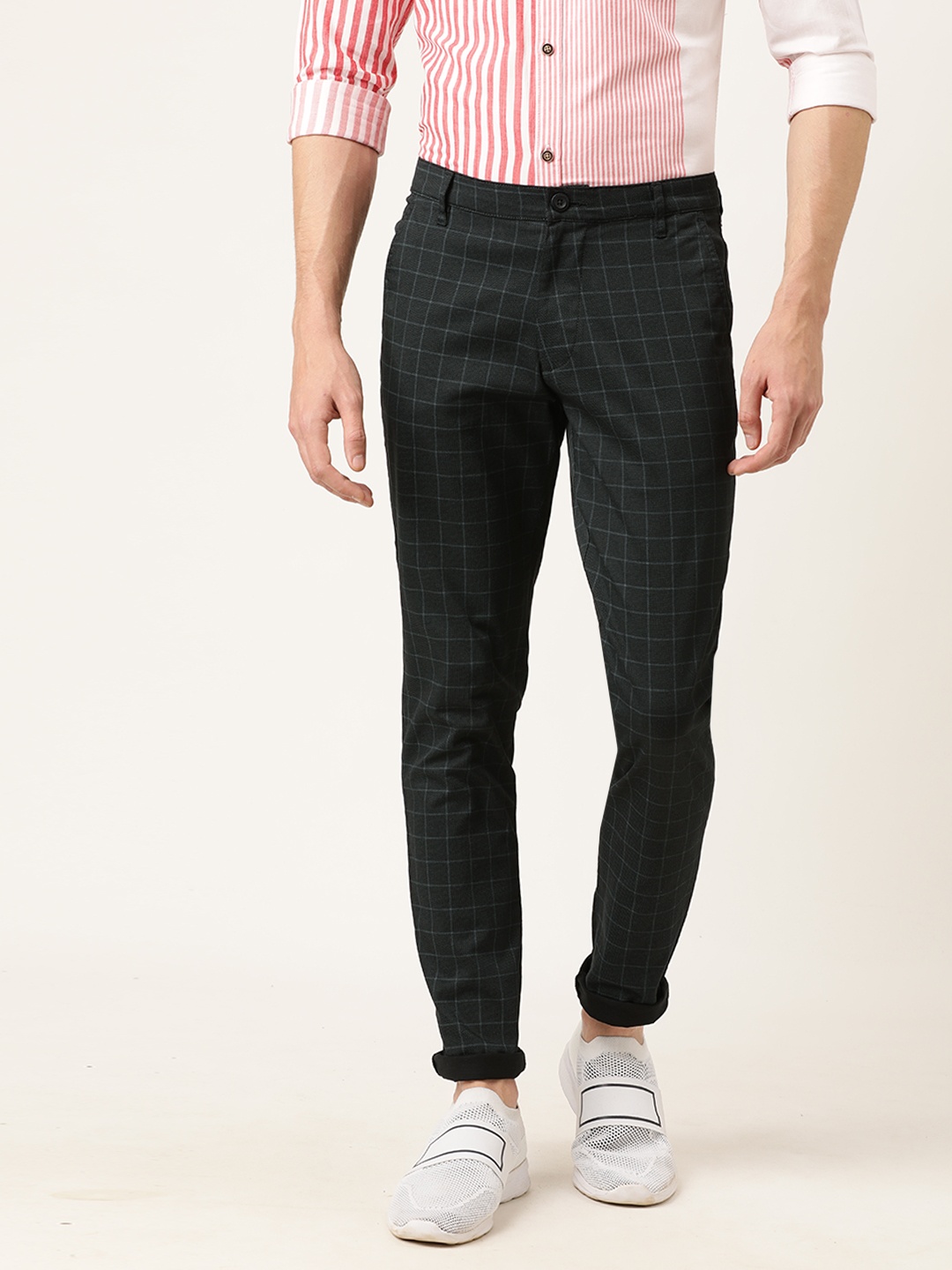 

The Indian Garage Co Men Black & Grey Slim Fit Checked Regular Trousers
