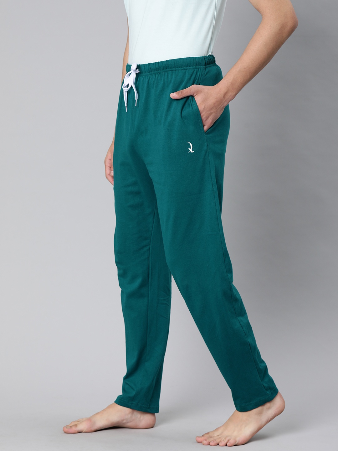 

QUARANTINE Men Green Solid Lounge Pants