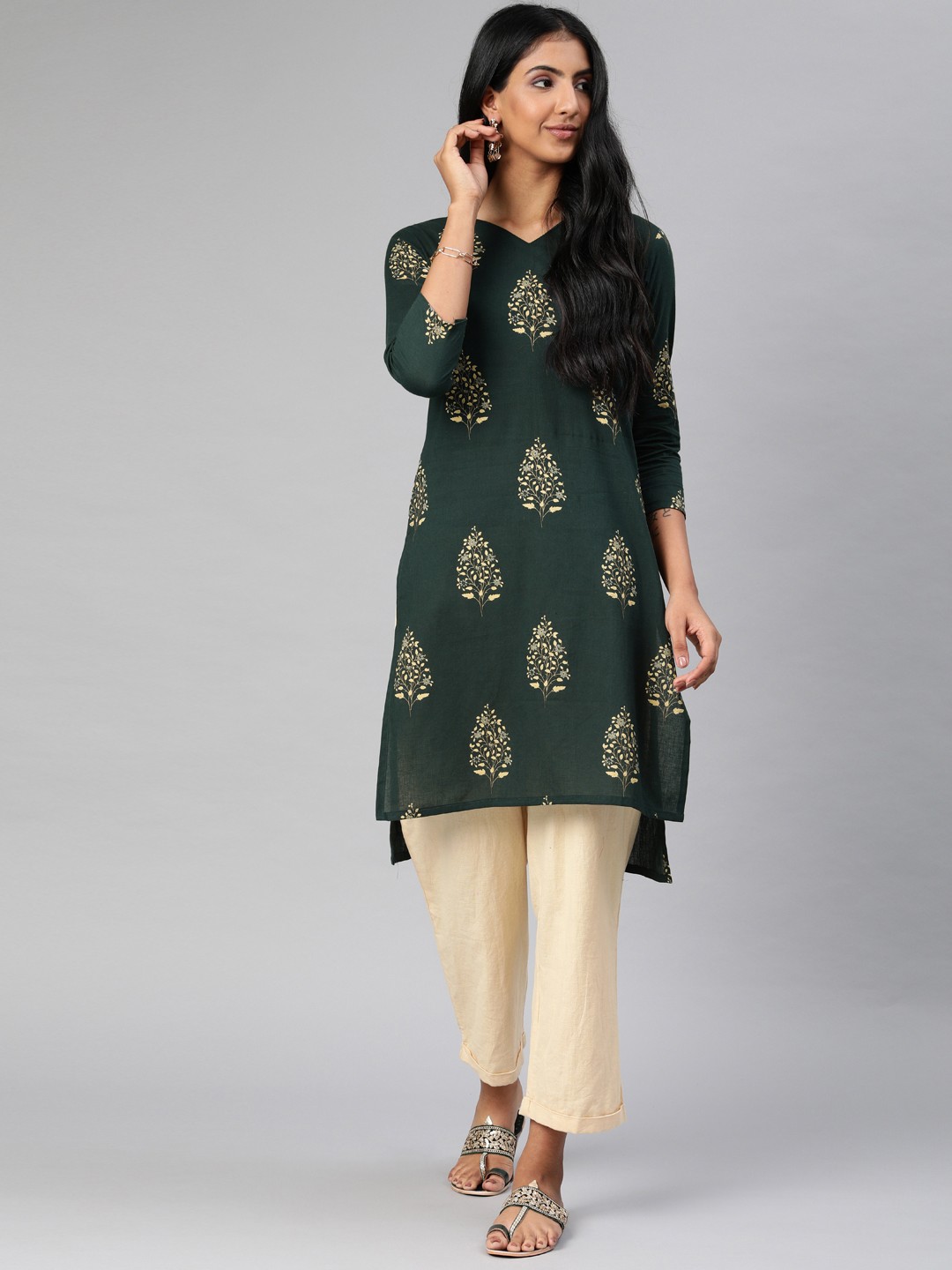 

AHIKA Women Green & Beige Printed Straight Kurta