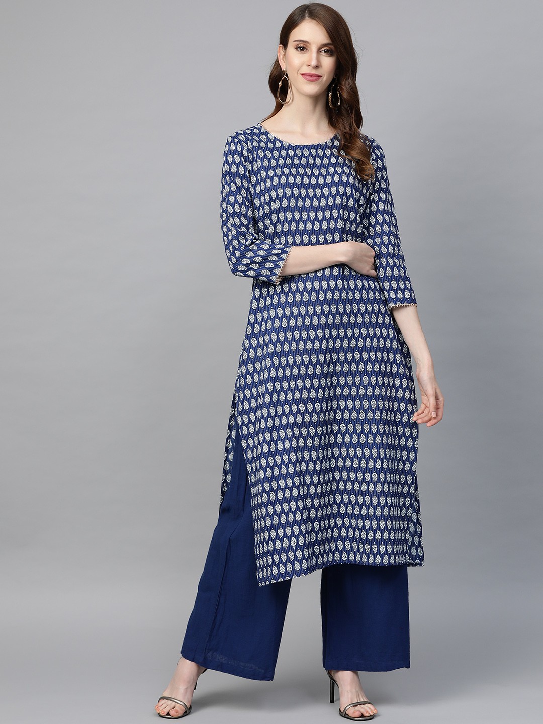 

Meeranshi Women Navy Blue & White Printed Straight Kurta