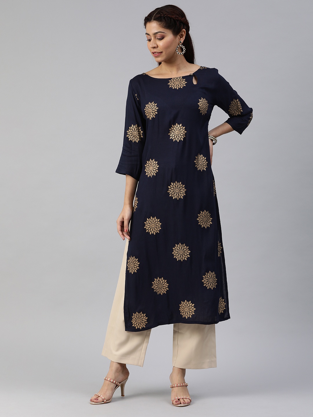 

Swishchick Women Navy Blue & Gold-Toned Floral Printed Straight Kurta