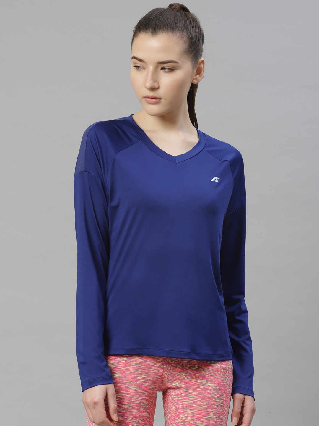 

Alcis Women Blue Printed Slim Fit V-Neck T-shirt