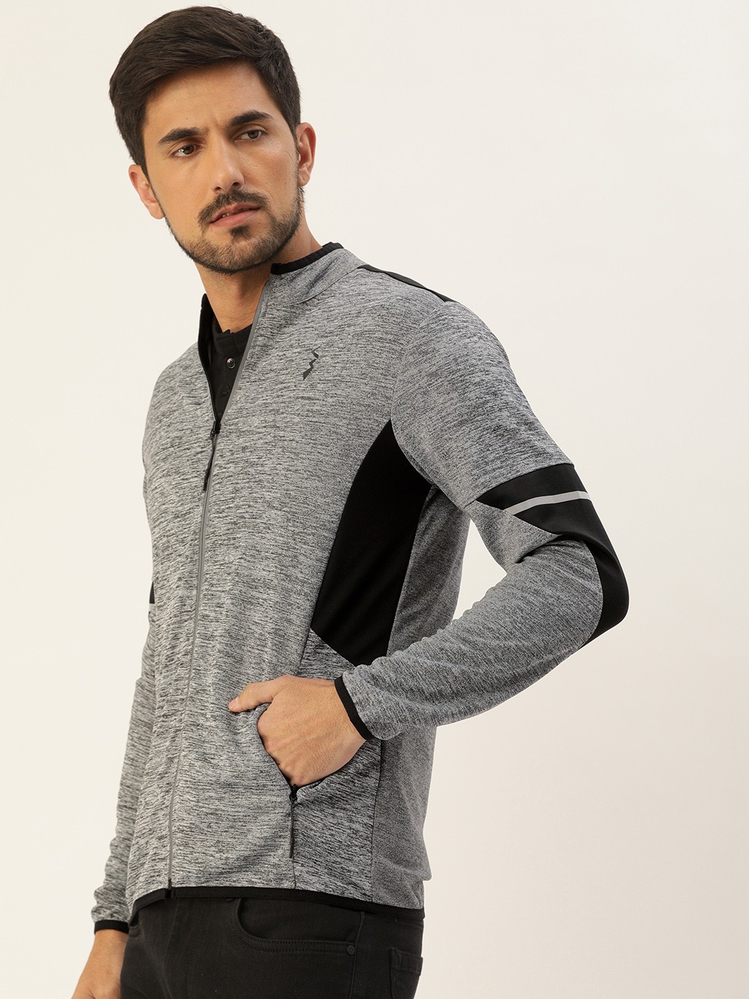 

Campus Sutra Men Grey Solid Sporty Jacket