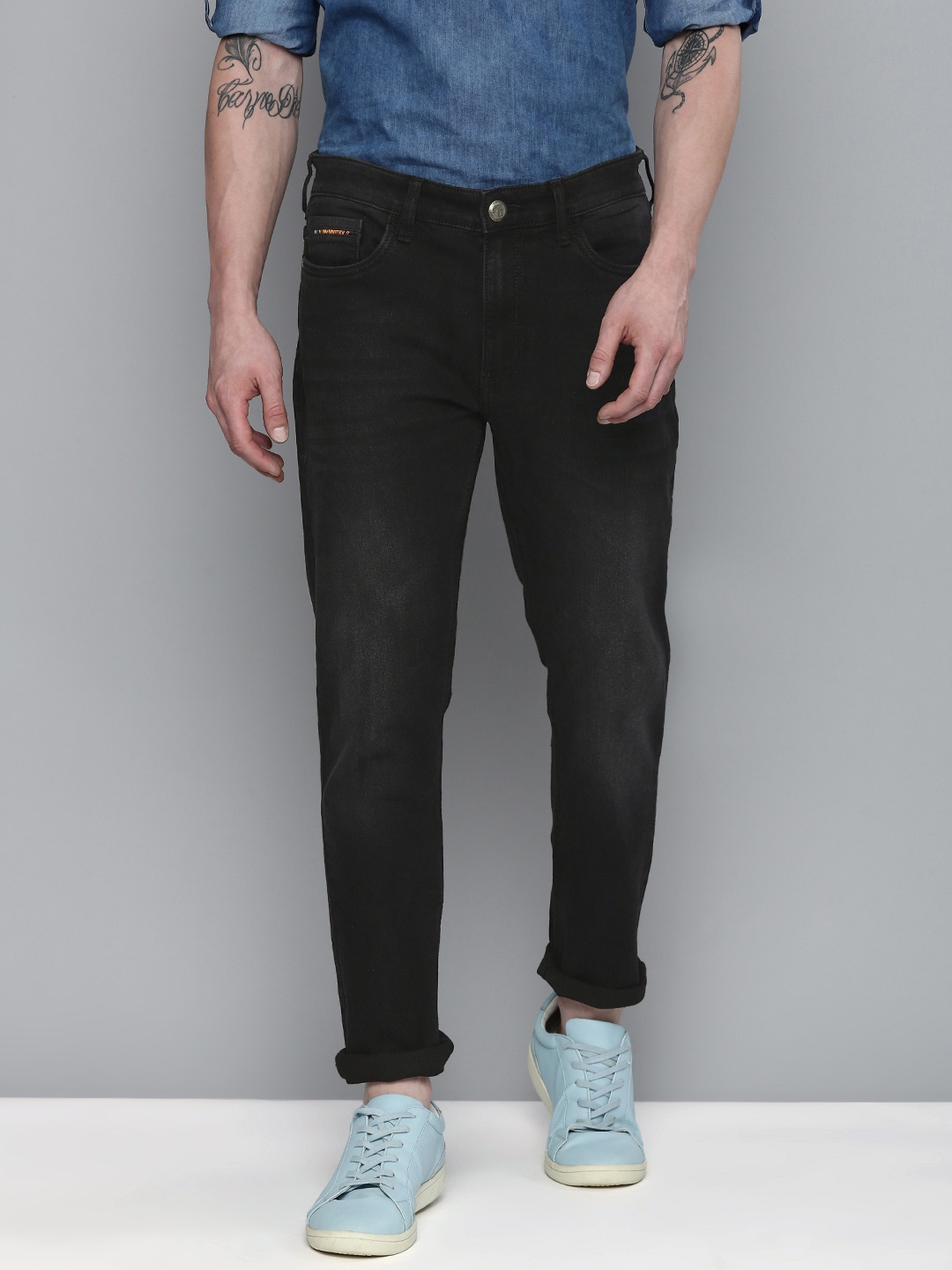 

The Indian Garage Co Men Black Slim Fit Light Fade Stretchable Jeans