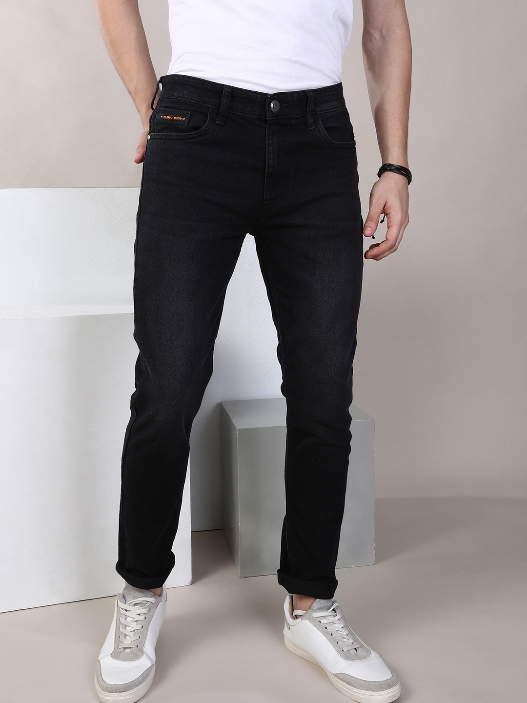 

The Indian Garage Co Men Black Slim Fit Mid-Rise Clean Look Jeans