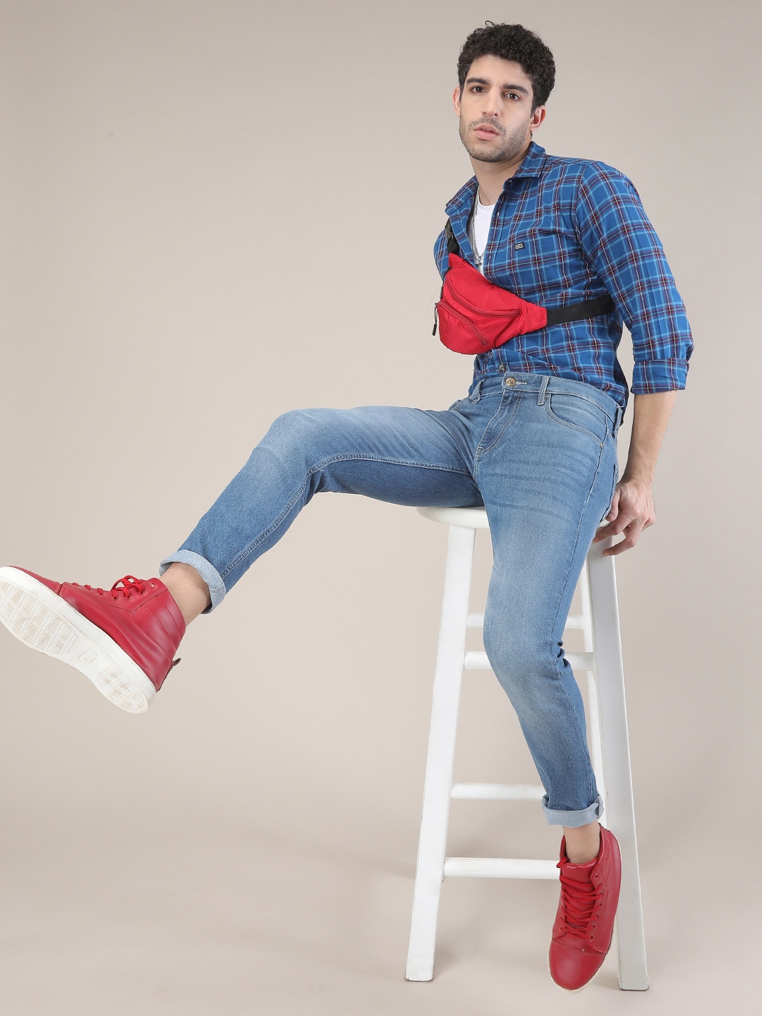 

The Indian Garage Co Men Blue Slim Fit Mid-Rise Clean Look Stretchable Jeans