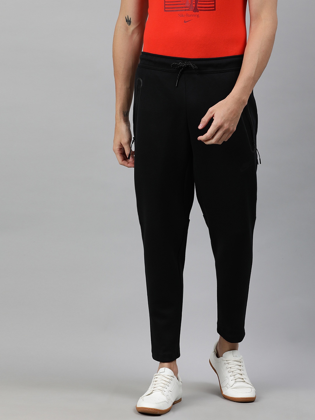 

Nike Men Black Solid Sportswear AS M NSW OH Tech Fleece Track Pants