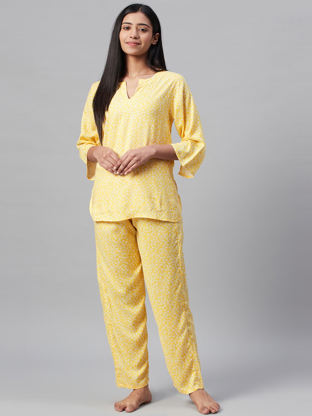 

RUNWAYIN Women Yellow & White Floral Printed Night suit