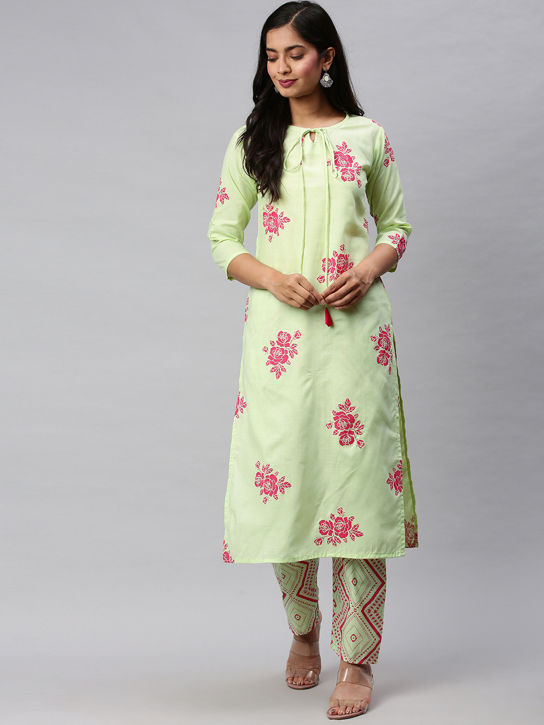 

GoSriKi Women Green & Pink Floral Printed Kurta with Trousers