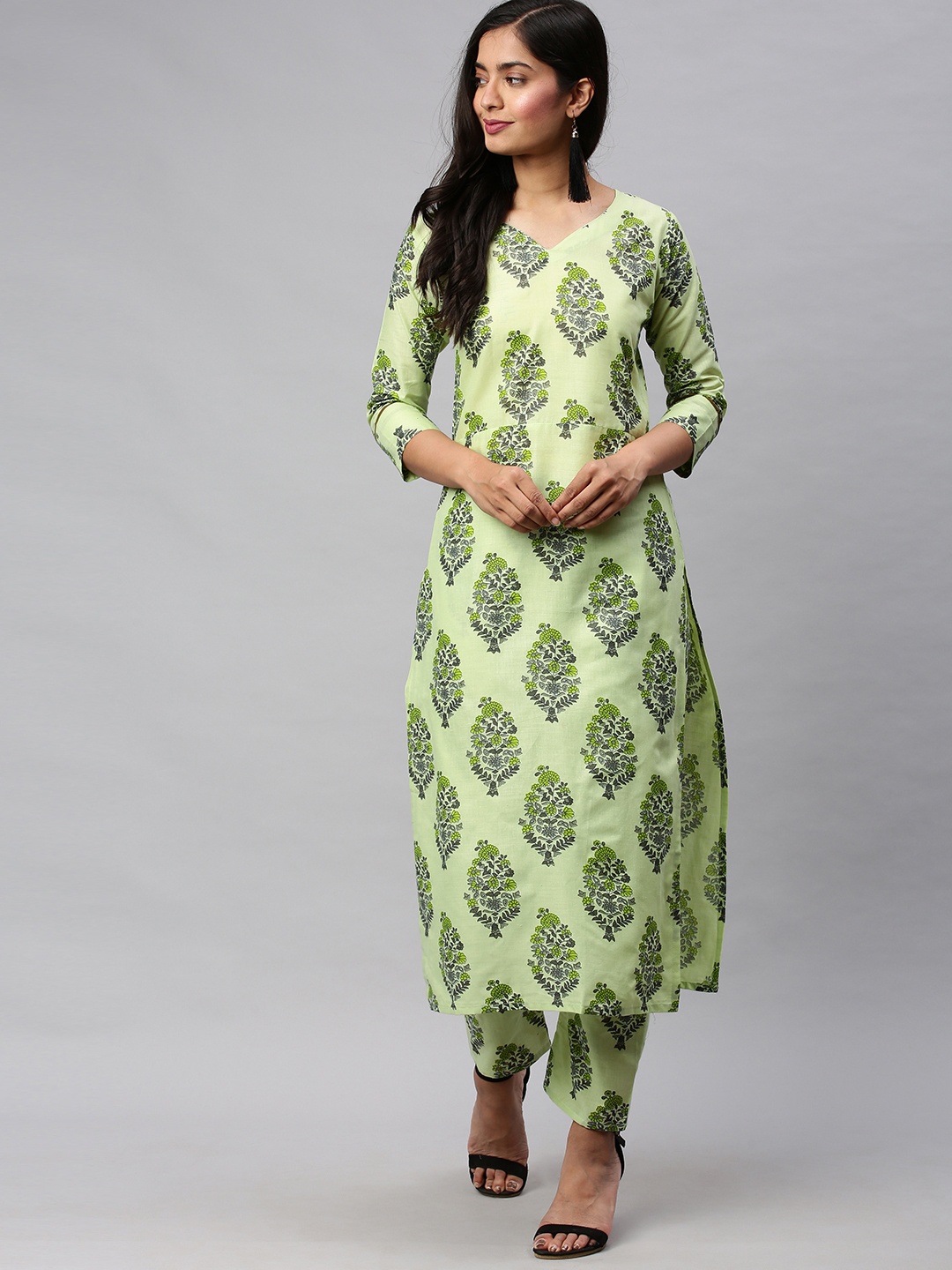 

GoSriKi Women Green & Grey Printed Kurta with Trousers