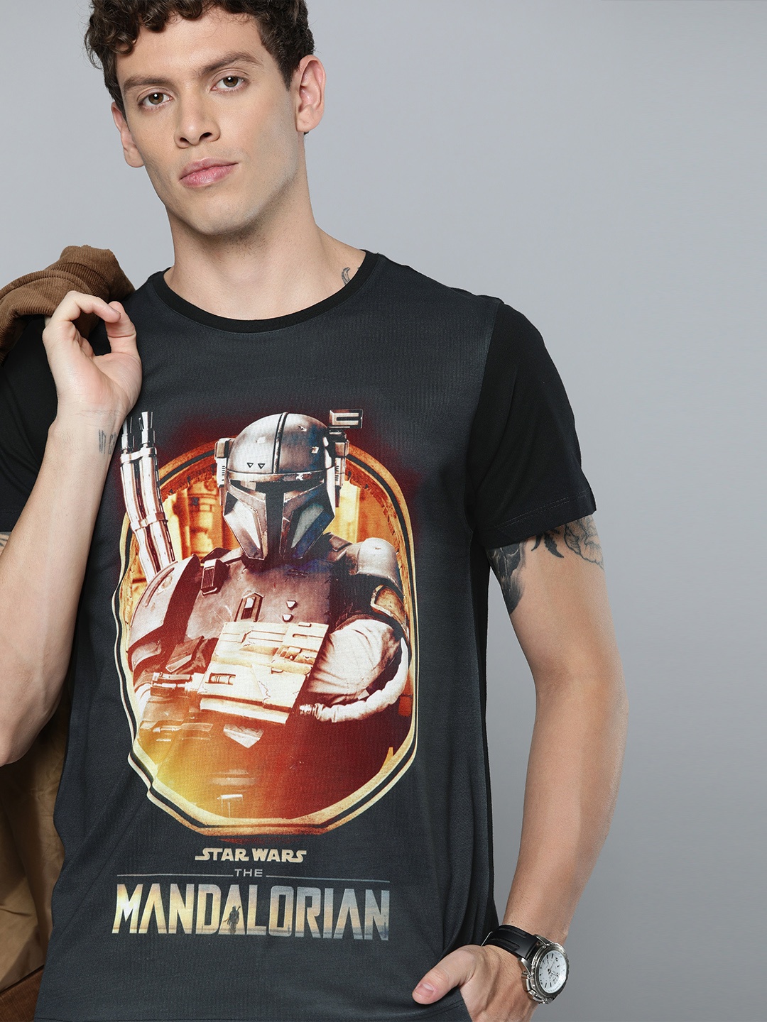 

Kook N Keech Star Wars Men Black Mandalorian Printed Round Neck T-shirt