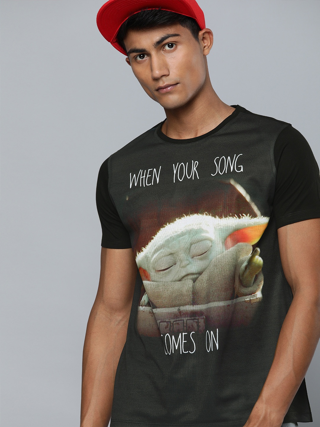 

Kook N Keech Star Wars Men Black Baby Yoda Printed Round Neck T-shirt