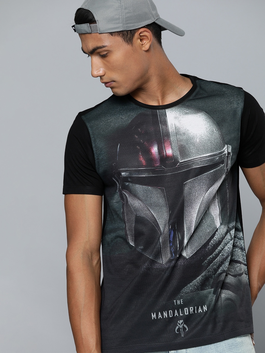 

Kook N Keech Star Wars Men Black Mandalorian Printed Round Neck T-shirt