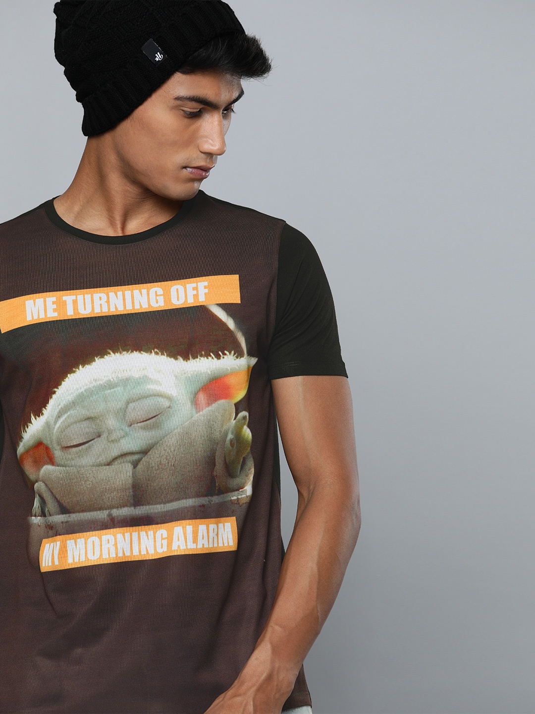

Kook N Keech Star Wars Men Maroon & Black Baby Yoda Printed Round Neck T-shirt