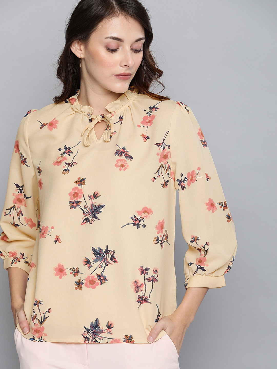 

Chemistry Women Beige & Pink Floral Printed Tie-Up Neck Top