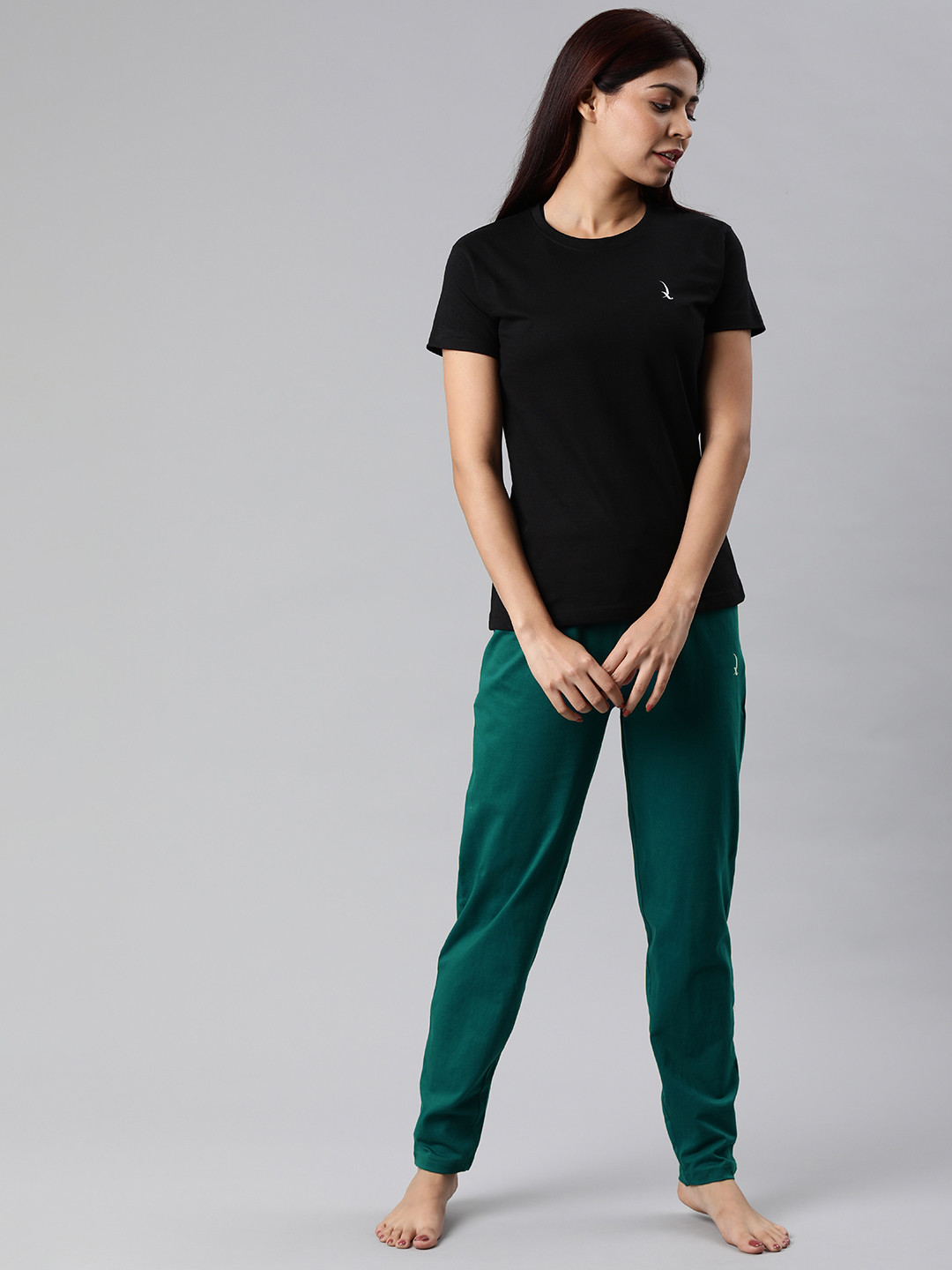 

QUARANTINE Women Black & Green Solid Night suit
