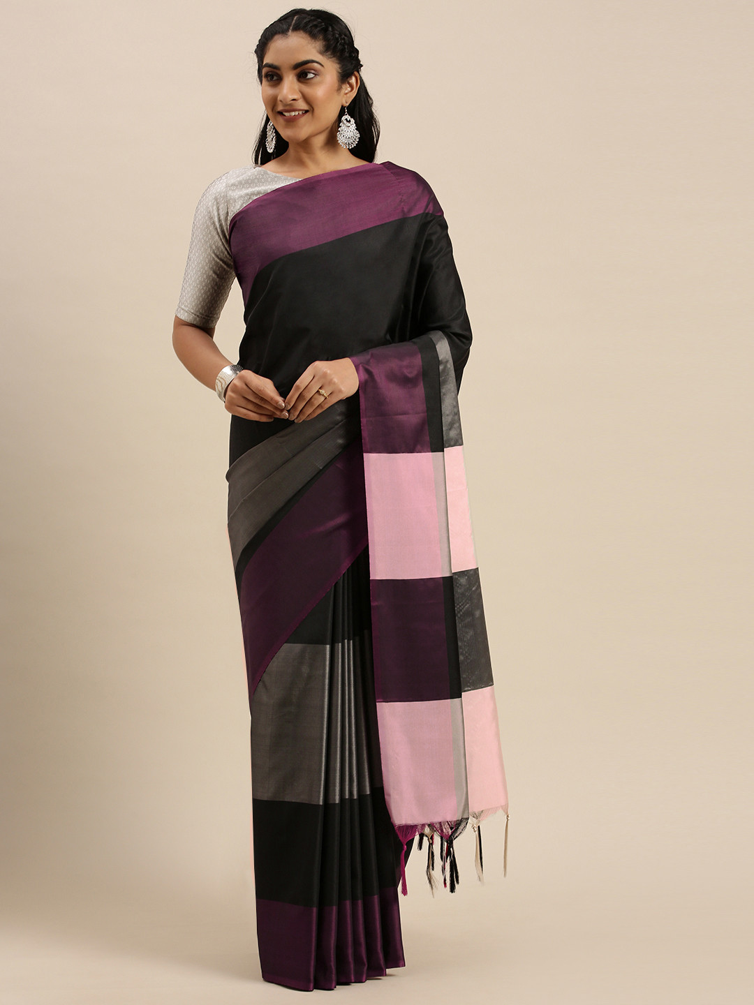 

Mitera Black & Grey Colourblocked Saree
