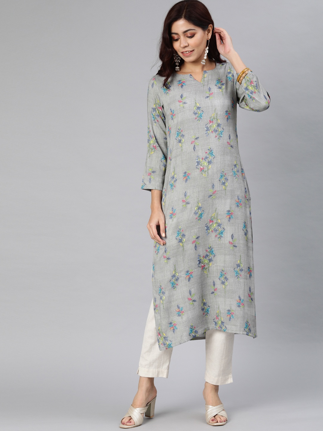 

AHIKA Women Grey & Blue Floral Printed Straight Kurta