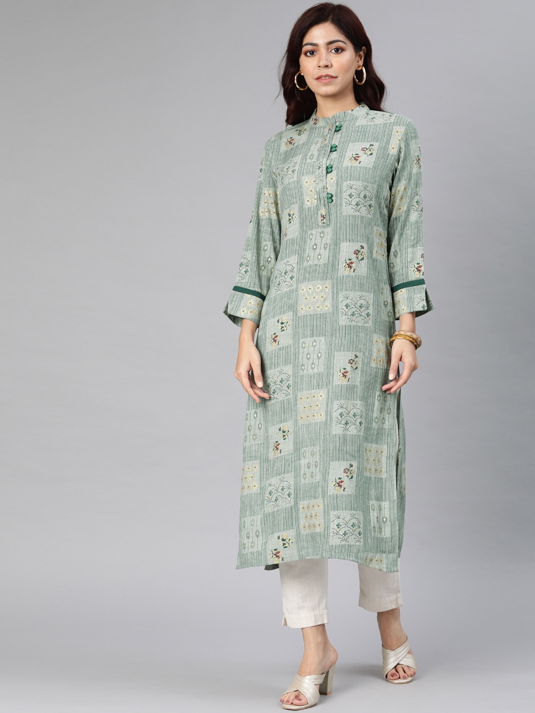 

AHIKA Women Grey & Green Floral Printed Straight Kurta