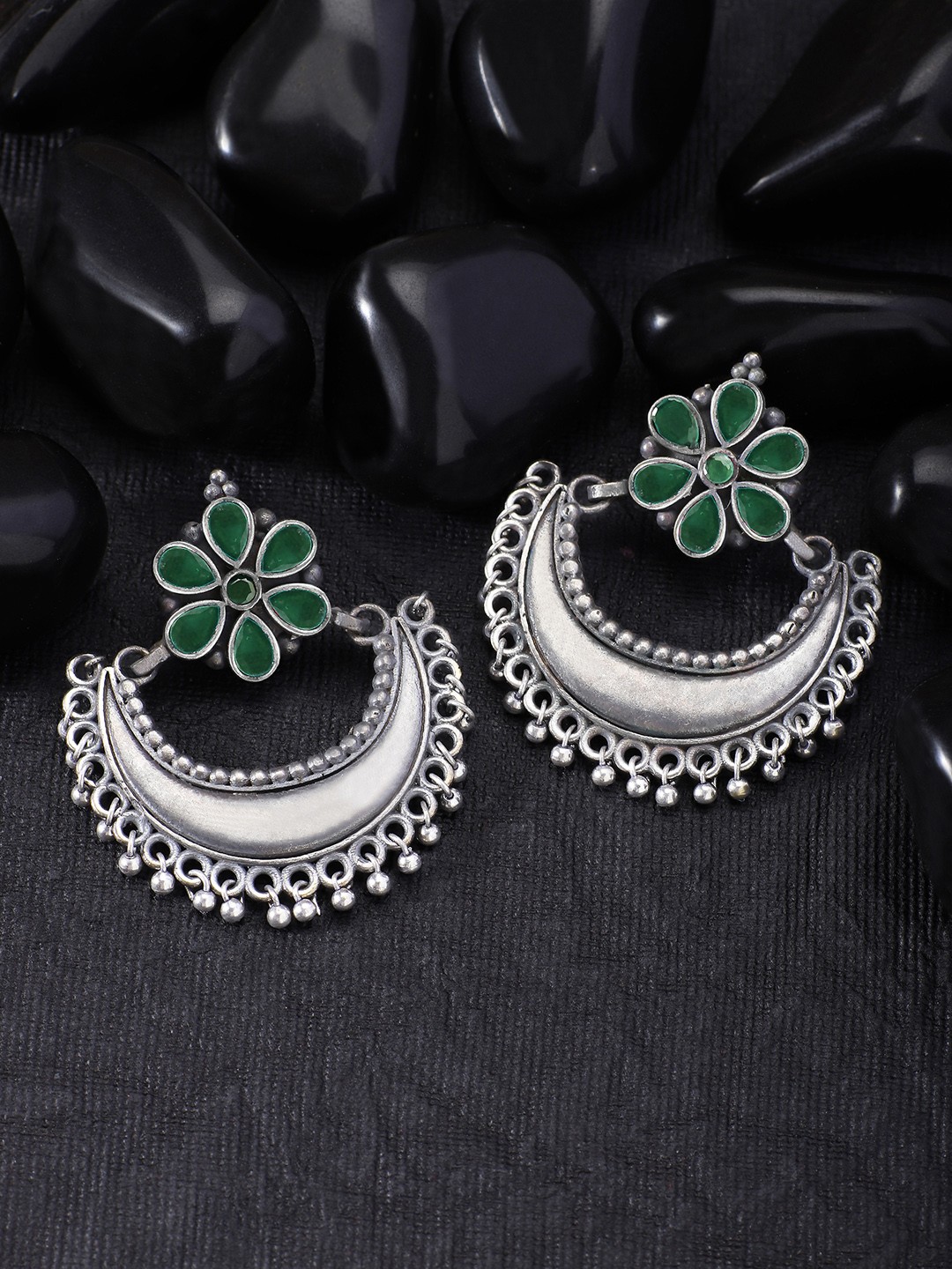 

Peora Oxidised Silver-Plated Crescent Shaped Chandbalis