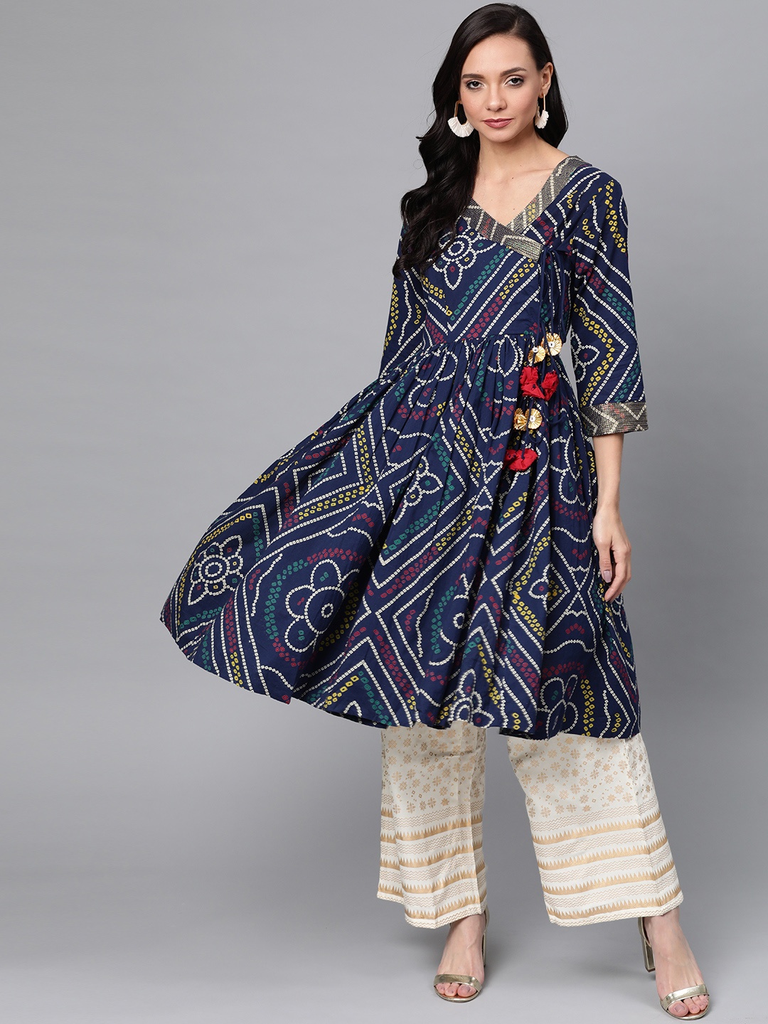 

Anubhutee Women Navy Blue & Off-White Printed Kurta with Palazzos