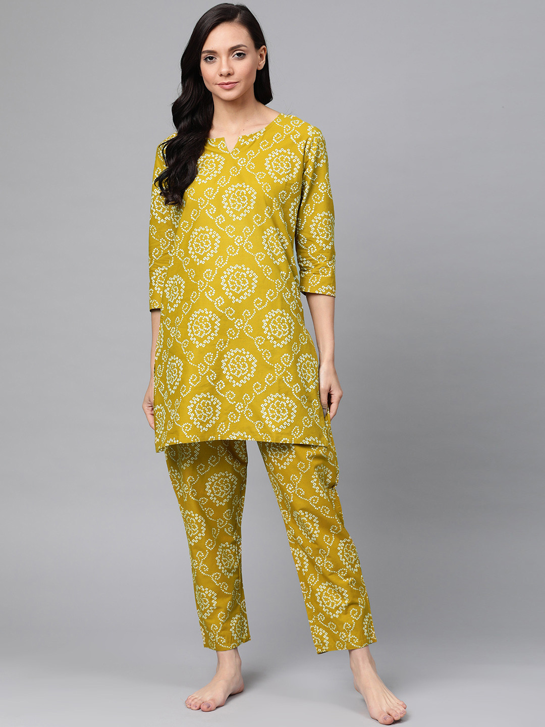 

Ishin Women Green & White Bandhani Printed Cotton Night suit