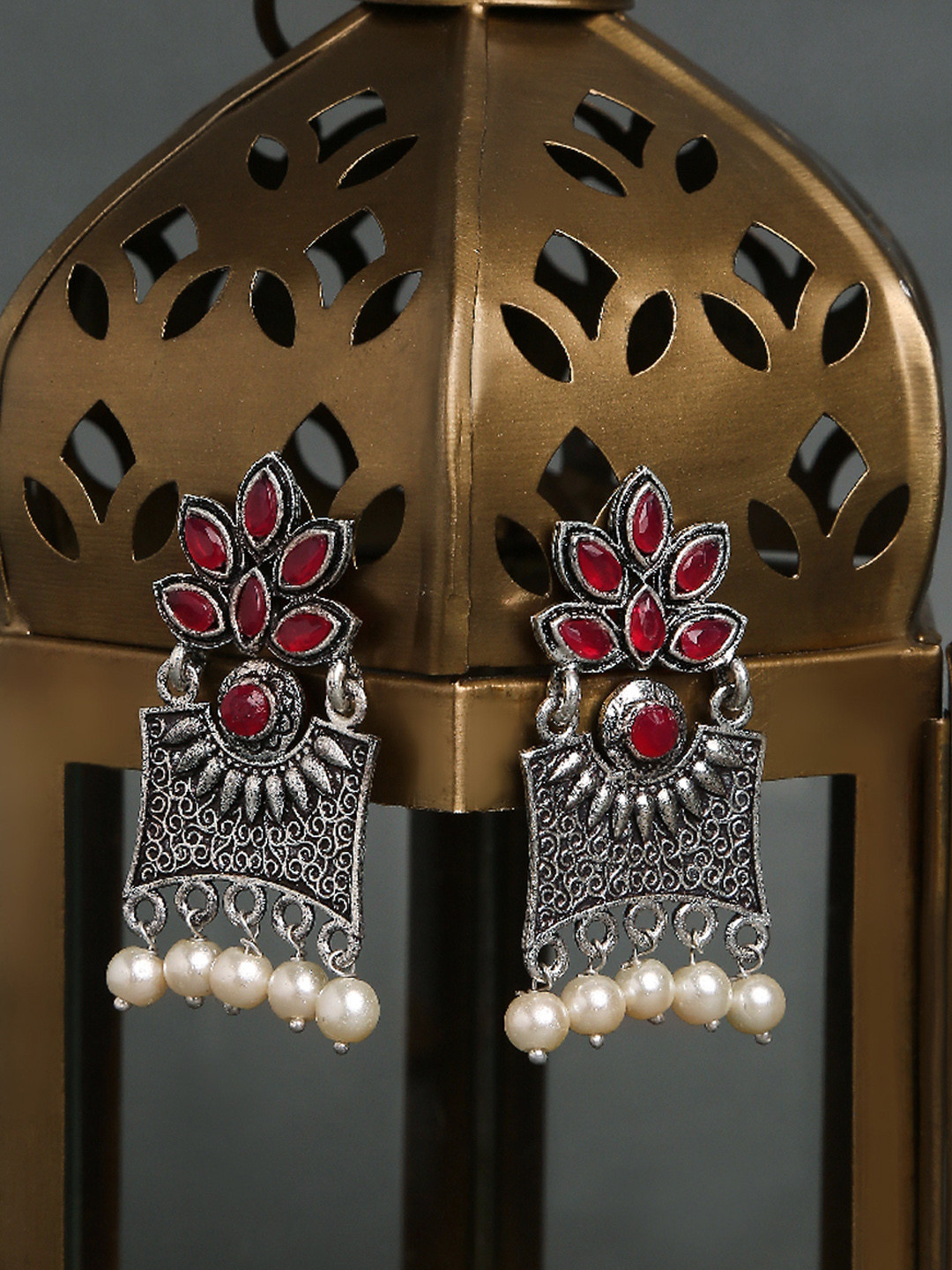

OOMPH Silver-Toned & Maroon Floral Drop Earrings