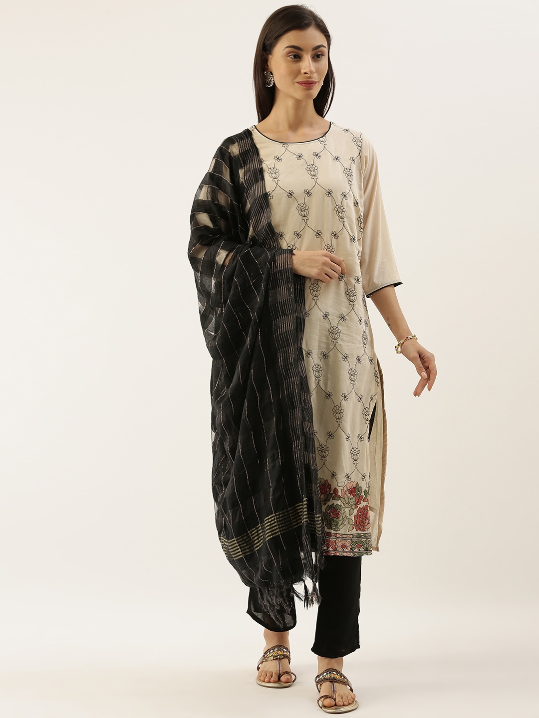 

CATCHY Women Cream-Coloured & Black Embroidered Kurta with Trousers & Dupatta