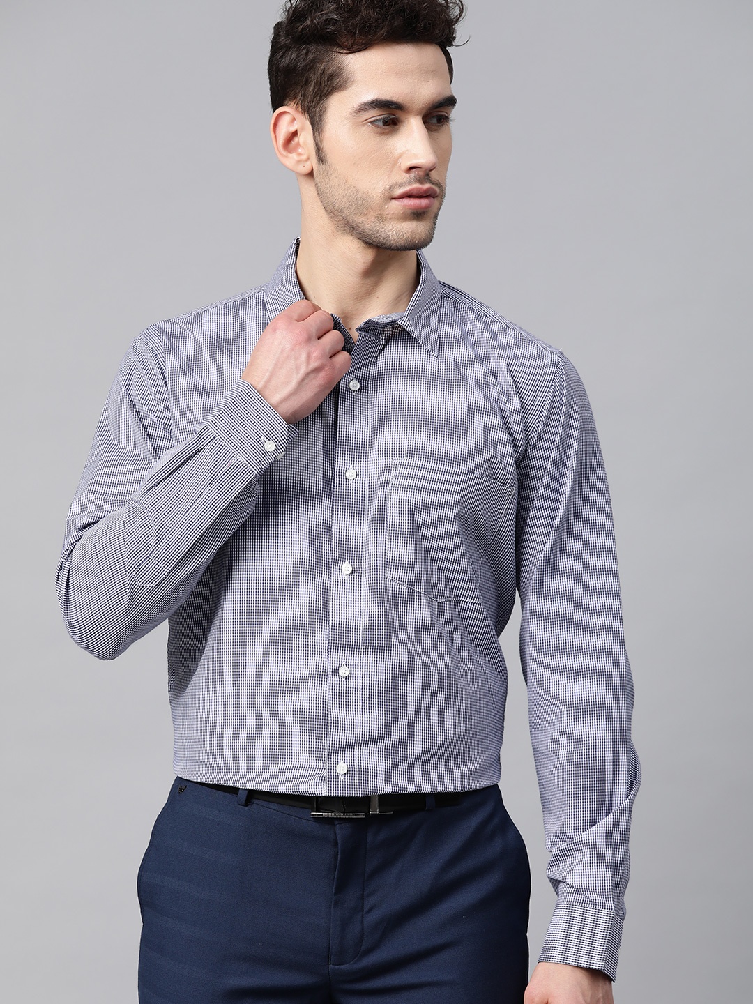 

DENNISON Men White & Navy Blue Smart Slim Fit Checked Formal Shirt