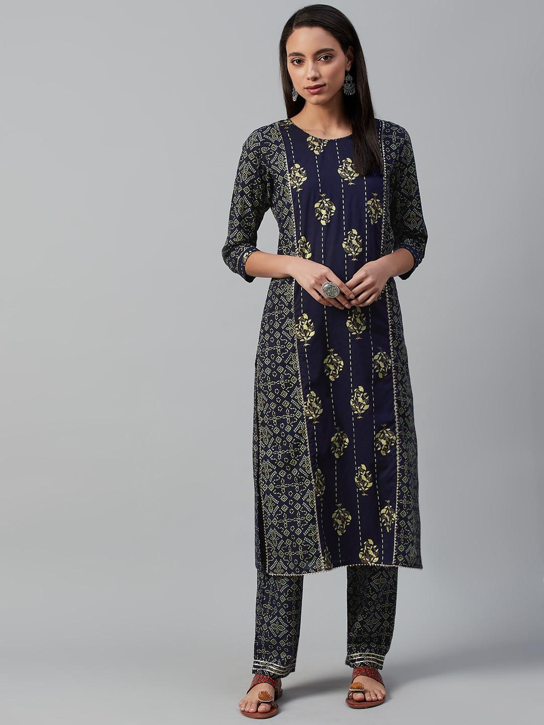

Yuris Women Navy & Golden Pure Cotton Printed Kurta with Trousers, Navy blue