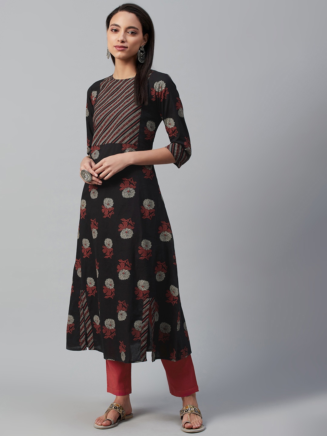 

Yuris Women Black & Red Cotton Printed A-Line Kurta