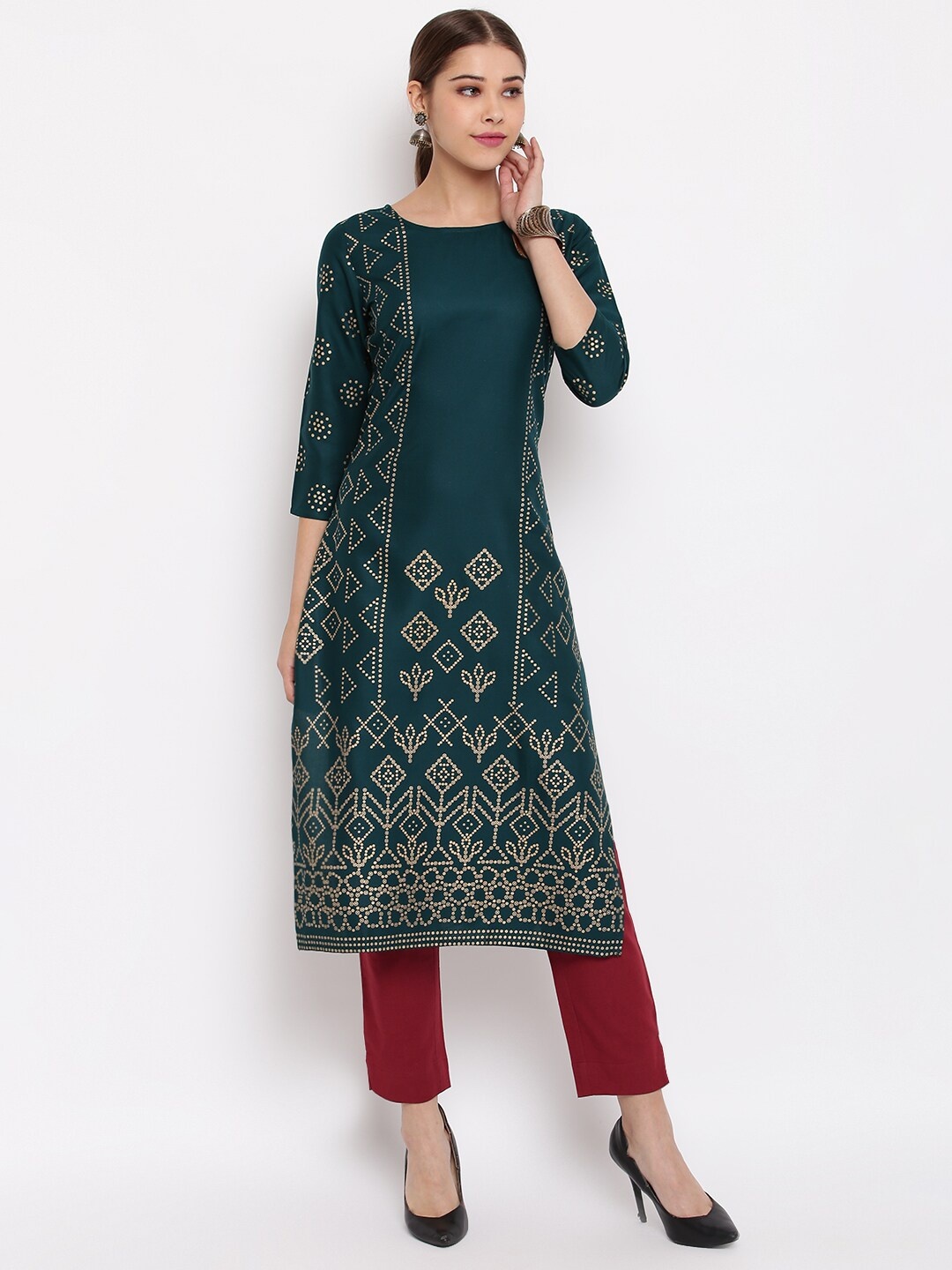 

Janasya Women Green & Gold-Toned Embellished Straight Kurta