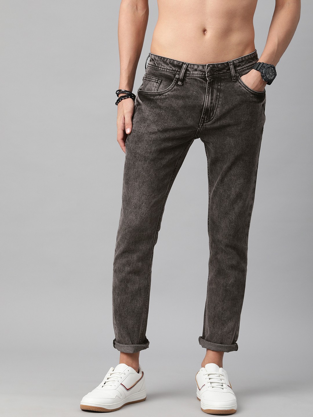 

The Roadster Lifestyle Co Men Black Tapered Fit Low-Rise Heavy Fade Stretchable Jeans